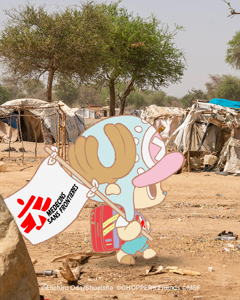 Chopper a caminhar em frente a alguns edifícios destruídos