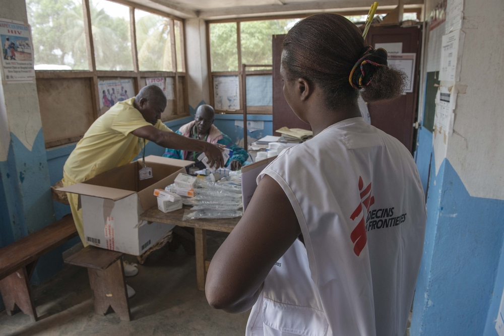 liberia-msf143553-ebola-yann-libessart