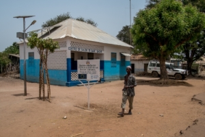 Guiné-Bissau: tratando a pequena Aua