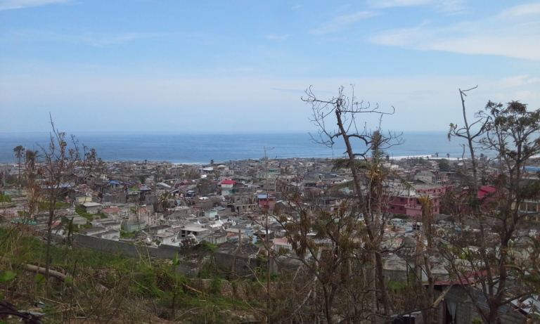 Ajudando a reconstruir o Haiti após o furacão