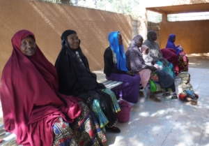 Níger: assistência médica a pessoas em movimento em Niamey