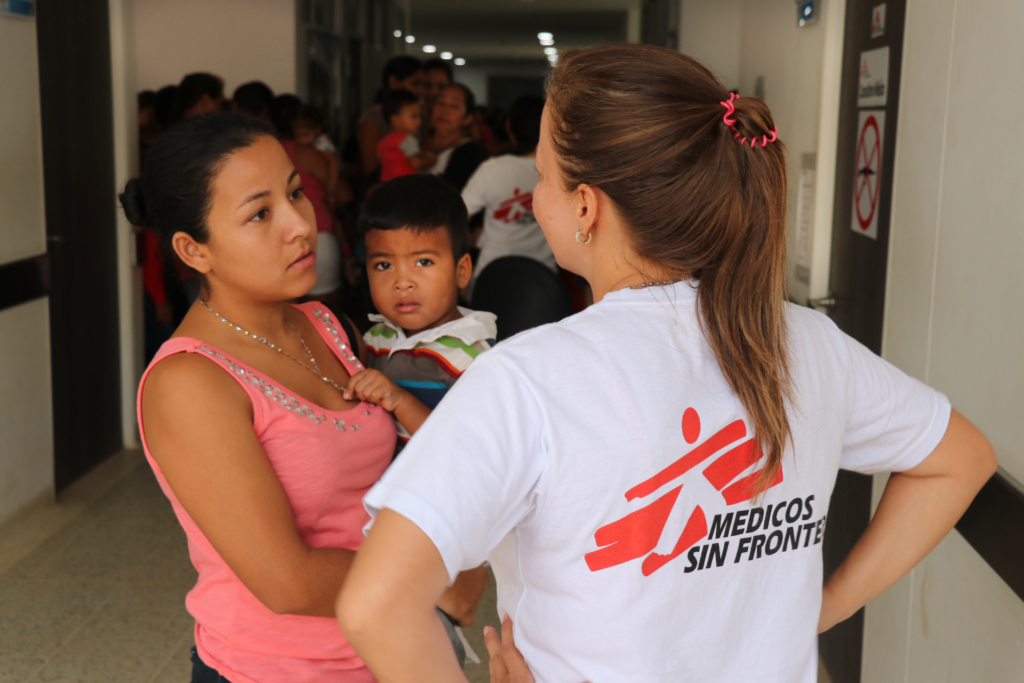 Migrantes venezuelanos enfrentam dificuldades de acesso aos serviços de saúde na Colômbia