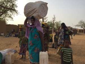 Mali: deslocados enfrentam condições precárias em Bamaco