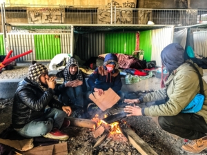 França : necessidade urgente de abrigos duradouros e soluções para migrantes