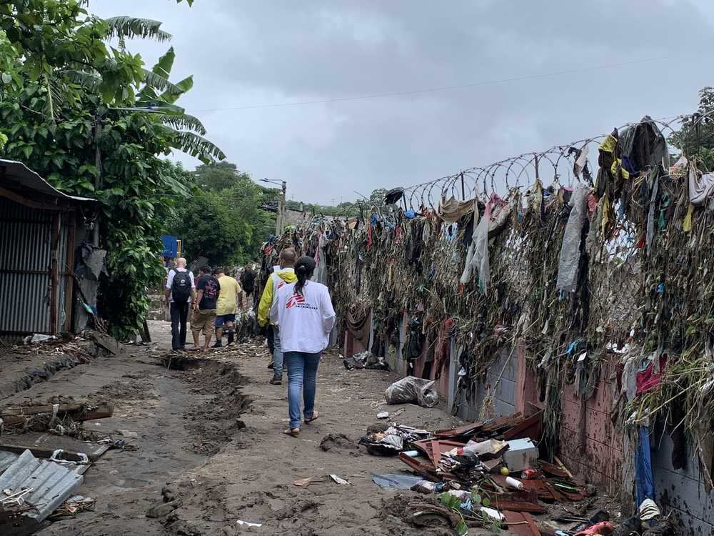 Tempestade Amanda atinge El Salvador, já abalado pela COVID-19