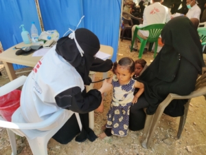 Desnutrição grave aumenta entre crianças em Abs, Iêmen