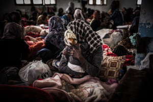 Violência recorrente contra migrantes e refugiados força MSF a suspender as atividades em centros de detenção na Líbia