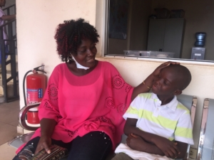 O extraordinário final feliz de Paul, um jovem paciente diagnosticado com malária na Libéria