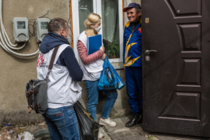 Assistente social visita paciente com Tuberculose em Zhytomyr, Ucrânia