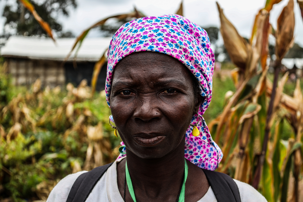 Atija Bacar vive no campo de deslocados internos Eduardo Mondlane em Mueda, em Cabo Delgado, Moçambique. Trabalha agora com a MSF como parteira tradicional e auxilia mais de 100 mulheres no campo.