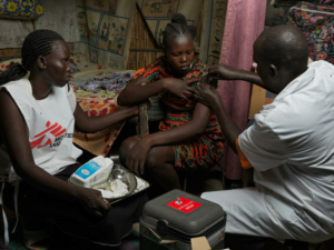 Em março e abril de 2022, a MSF e o Ministério da Saúde do Sudão do Sul levaram a cabo conjuntamente as primeiras duas doses da campanha de vacinação contra a hepatite E no campo para pessoas deslocadas de Bentiu, no estado de Unidade no Sudão do Sul.