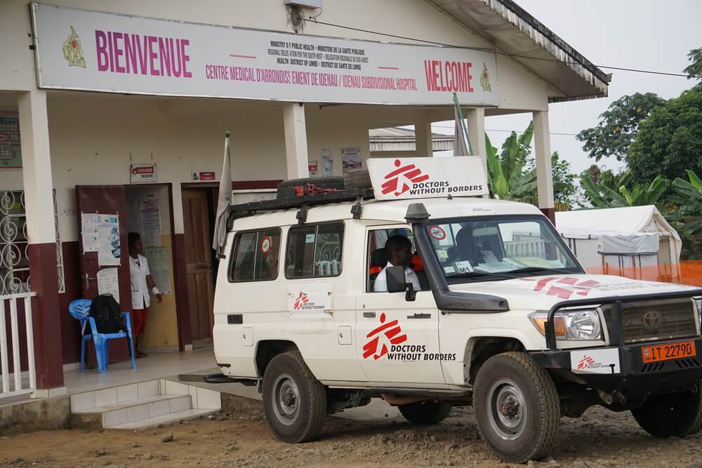 Campanha de vacinação contra a cólera em Enyenge, nos Camarões