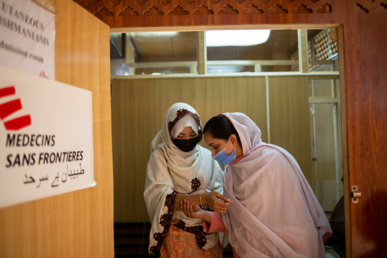 No Paquistão, a leishmaniose cutânea, uma doença tropical negligenciada, é considerada um problema de saúde pública. Esta doença afeta a pele e causa úlceras ou lesões no corpo. É mais endémica nas províncias do Baluchistão e de Khyber Pakhtunkwa, mas Sindh e as regiões central e Sul do Punjab também são afetadas.