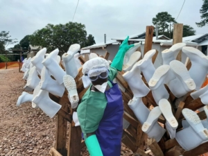A 20 de setembro de 2022, o Uganda declarou oficialmente um surto de ébola que até então matara 56 pessoas, de 142 casos confirmados. Apesar do progresso conseguido para prevenir e controlar os mais recentes surtos de ébola, este último foi causado por uma estirpe incomum do vírus, para a qual ainda não existe uma vacina ou tratamento autorizado.