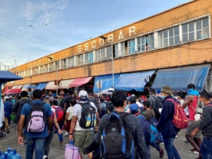 Cerca de 30 000 pessoas migrantes concentram-se diariamente em Tapachula, cidade do estado mexicano de Chiapas. São uma “população flutuante”, dado que há milhares de pessoas a ingressar todos os dias no Sul do México por este ponto de entrada e muitas outras a partir dali rumo à fronteira Norte do país.