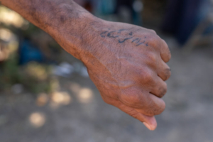 "Somos esquecido" - migrantes na Grécia