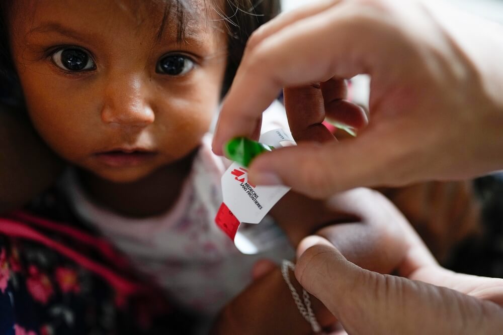A pequena Lusiagni, de sete meses, é examinada por médicos da MSF em Delta Amacuro, no Nordeste da Venezuela. 