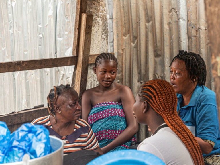 As equipas de promoção da saúde da MSF visitam regularmente diferentes zonas de Bangui, República Centro-Africana para sensibilizar a população para as questões da violência sexual e do planeamento familiar.