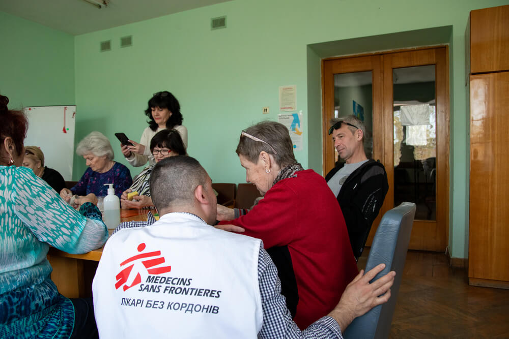 MSF presta apoio a pacientes no centro de trauma da organização em Vinnitsia para pessoas com transtorno de stress pós-traumático relacionado com guerra.