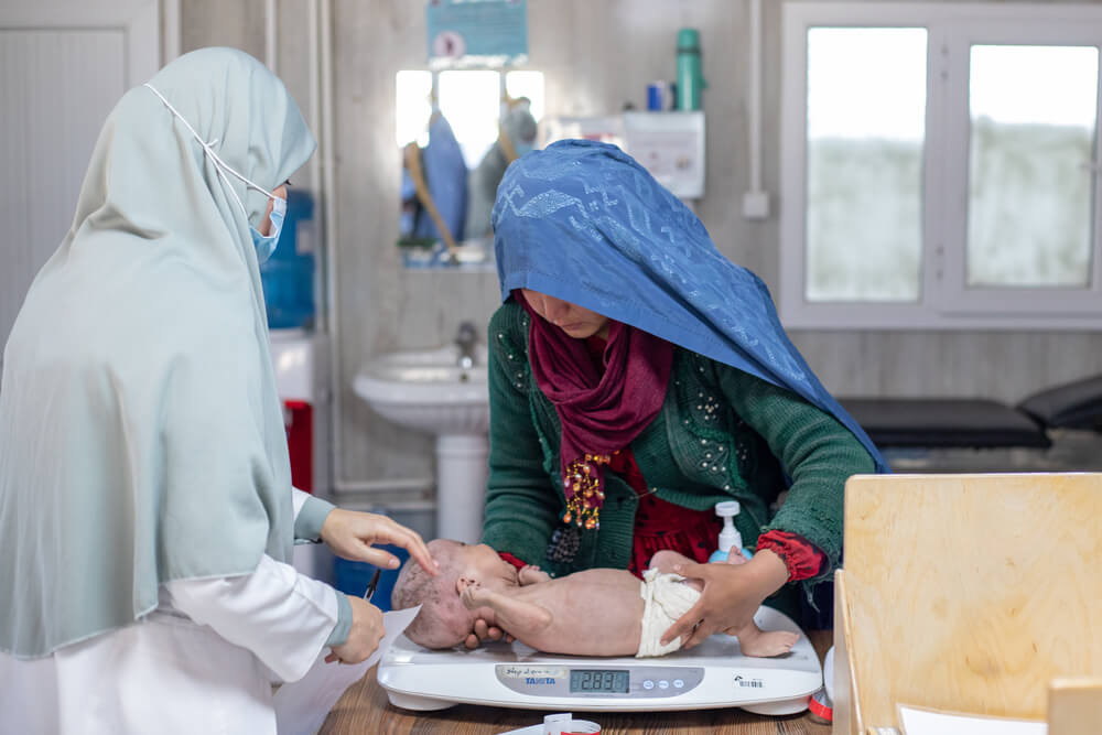 Sohaib, um bebé de 6 meses, e a sua mãe viajaram da aldeia de Badghis AB Kamari para a cidade de Herat – uma viagem de quatro horas – para procurar cuidados no Hospital Regional de Herat.