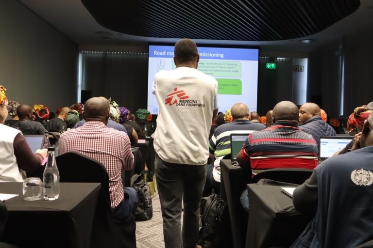 Na África do Sul, a MSF tem capacitado profissionais do Ministério da Saúde para conseguirem planear e concretizar campanhas de promoção digital de saúde, com o objetivo de aumentar a sensibilização para a cólera e mpox.