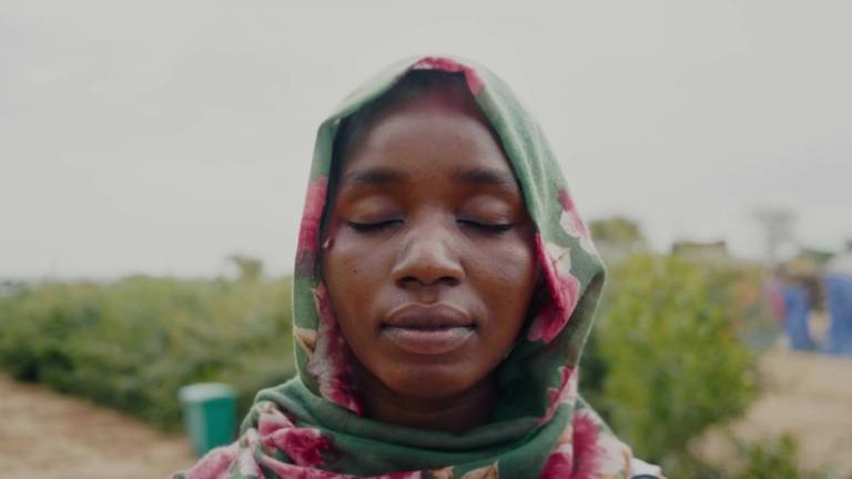 Aisha, profissional da MSF e refugiada sudanesa no Chade.
