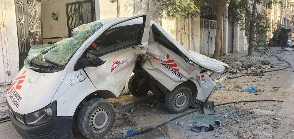 A 20 de novembro de 2023, cinco veículos da MSF estacionados em frente à nossa clínica na cidade de Gaza foram destruídos após uma intervenção das forças israelitas. 