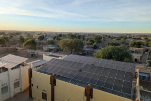 Vista dos painéis solares instalados pela MSF no hospital de Niafunké, no Norte do Mali.