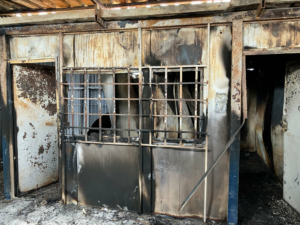 Imagem da clínica da MSF no campo de Al-Hol, que foi saqueada e vandalizada.