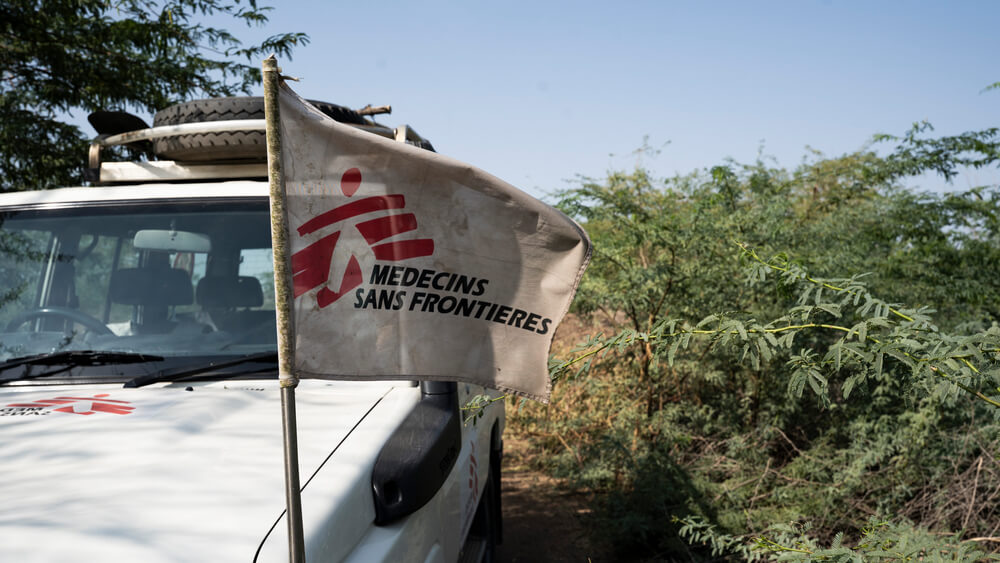 Um veículo da MSF a caminho de um dos centros de saúde onde a MSF realiza atividades para rastreamento e tratamento da desnutrição em Afar, na Etiópia.