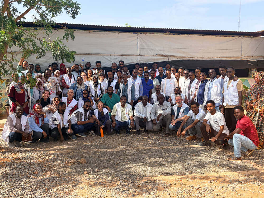 As equipas da MSF em Um Rakuba mantêm o compromisso de trabalhar lado a lado com a comunidade para assegurar cuidados de saúde. 