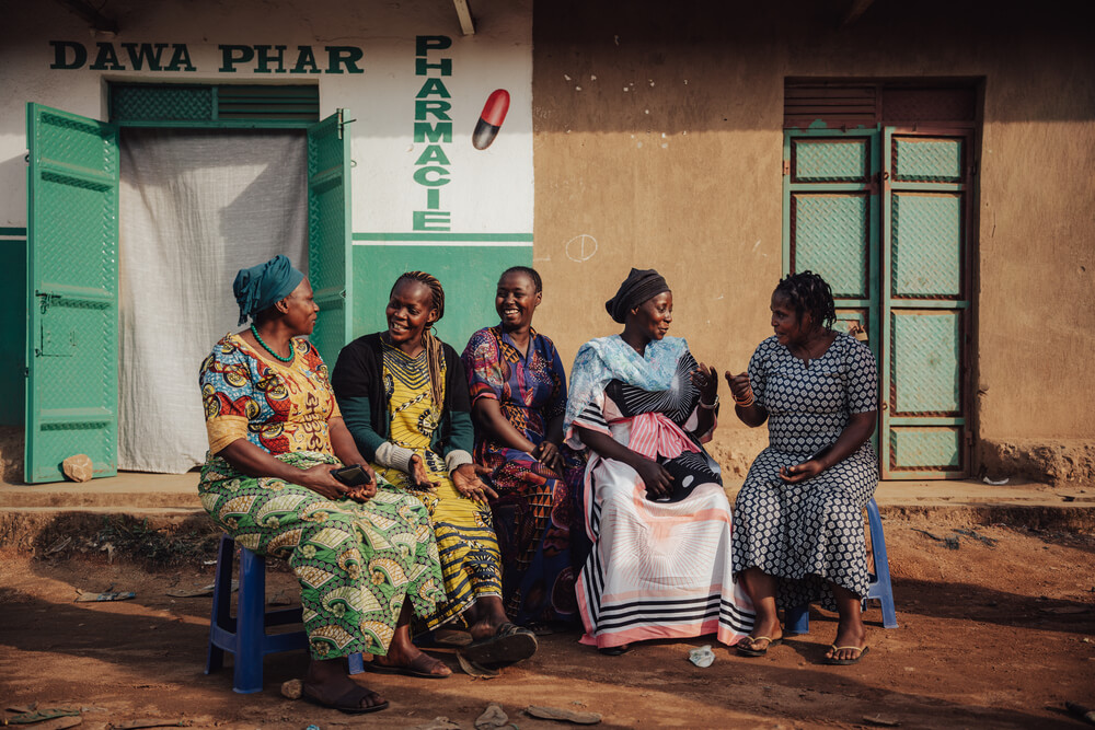 Em colaboração com a MSF, a associação AVEC organiza sessões de sensibilização sobre o Ébola para mulheres no bairro de Matalata, em Bunia.