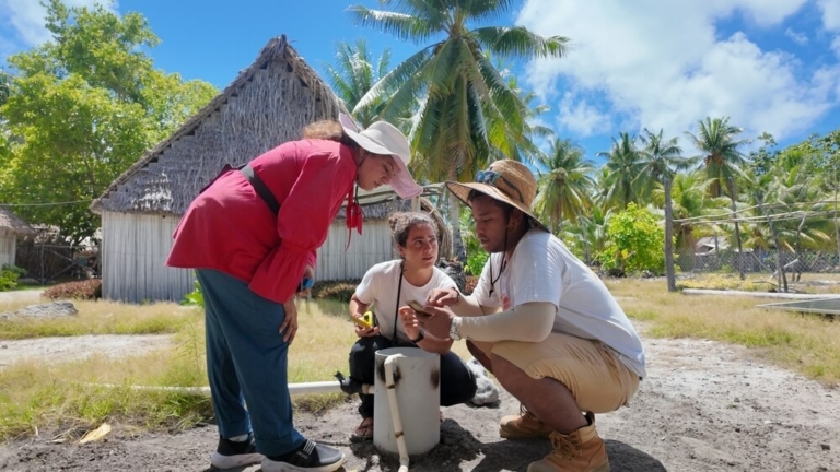 A MSF trabalha em Kiribati junto da população para melhorar as infraestruturas de água.