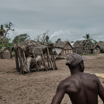 Madagáscar é um dos países em maior risco dos impactos das alterações climáticas e é atingido frequentemente por eventos climáticos extremos. No início de 2022, a região Sudeste foi assolada consecutivamente por dois ciclones: o Batsirai, a 5 de fevereiro, e o Emnati a 22 do mesmo mês.