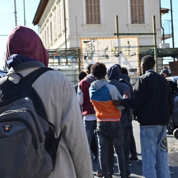 Migrantes Ventimiglia itália frança