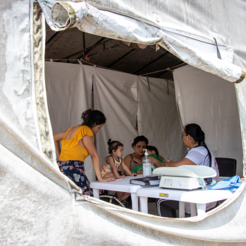 Equipas da MSF fornecem cuidados médicos a vítimas do conflito armado e migrantes com barreiras de acesso a cuidados de saúde em Arauca, na Colômbia