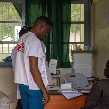A MSF está a trabalhar com as equipas do Ministério da Saúde para prestar os cuidados essenciais no único centro de saúde funcional de Macomia.