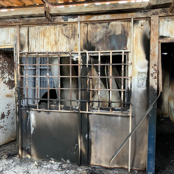 Imagem da clínica da MSF no campo de Al-Hol, que foi saqueada e vandalizada.