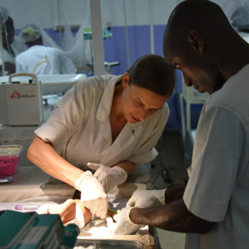 Costa do Marfim: salvando as vidas de mães e seus recém-nascidos