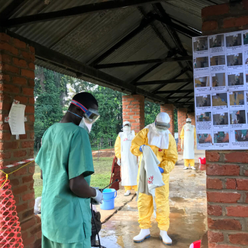 Médicos Sem Fronteiras começa vacinação contra Ebola