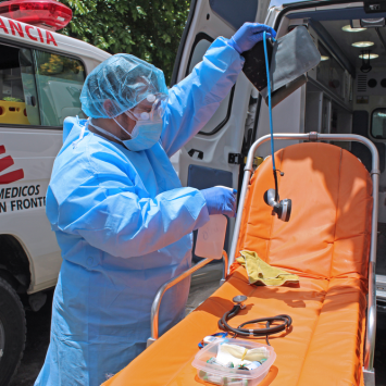 El Salvador: muitos morrem em casa antes da chegada das ambulâncias