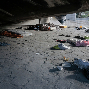 França: MSF abre centro diurno para jovens migrantes desacompanhados