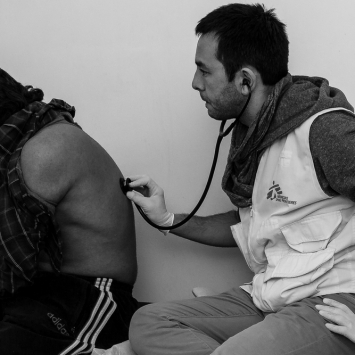 Grécia: em Atenas, sobreviventes de tortura recebem cuidado especializado