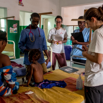Guiné-Bissau: assistência a crianças em Bafatá