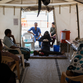 Iêmen: “Há comida no mercado, mas não dinheiro para pagar por ela”