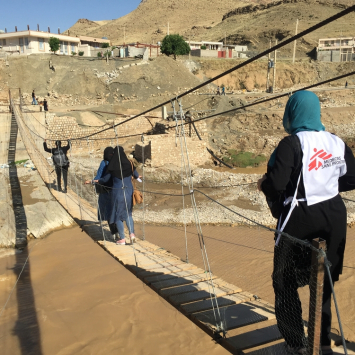 Oferecendo cuidados de saúde a pessoas vulneráveis em Lorestan após enchentes no Irã