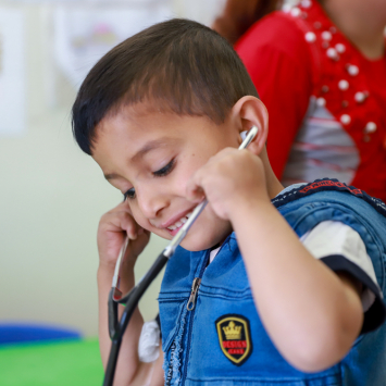 Tratando crianças sírias que sofrem de talassemia