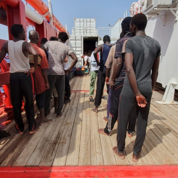 SOS MEDITERRANEE e MSF pedem que sobreviventes de resgate sejam autorizados a desembarcar em local de segurança