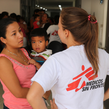 Migrantes venezuelanos enfrentam dificuldades de acesso aos serviços de saúde na Colômbia