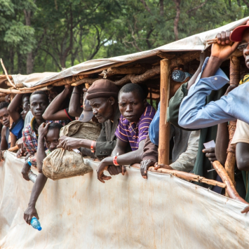 Estima-se que 300 pessoas cheguem por mês ao acampamento de Nduta, cuja capacidade original é de 50 mil pessoas, mas que abriga, atualmente, mais de 65 mil. A superlotação dos campos e as condições de vida extremamente insalubres são potenciais causadoras de malária, cólera e outras doenças evitáveis.